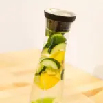 Hvordan rengør man en køleskabskaraffel?